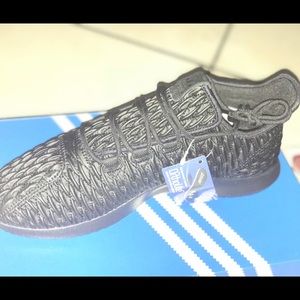 Black mountain pattern adidas